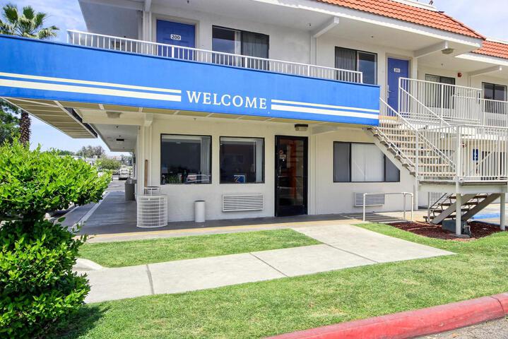 Exterior of Motel 99