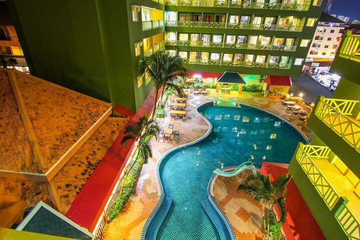 Hotel Pool