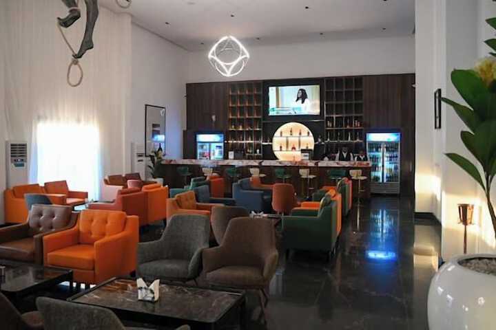 Lounge 48 of 63