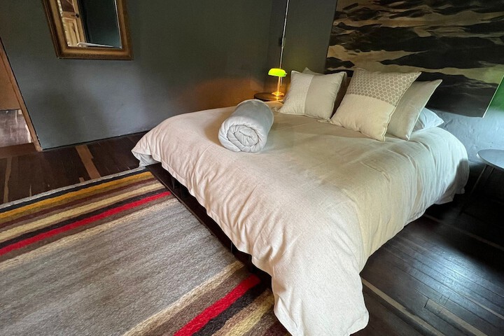 Room 10 of 42