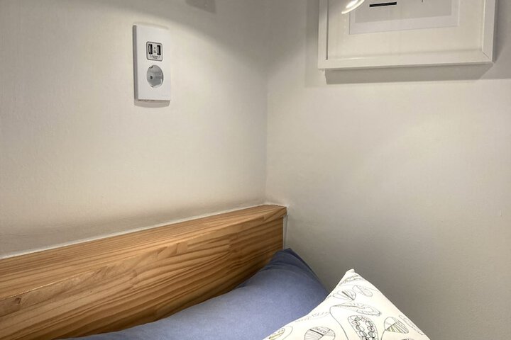 Room 25 of 37