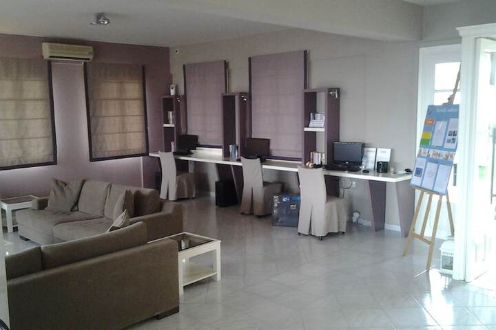 Business Center 39 of 47