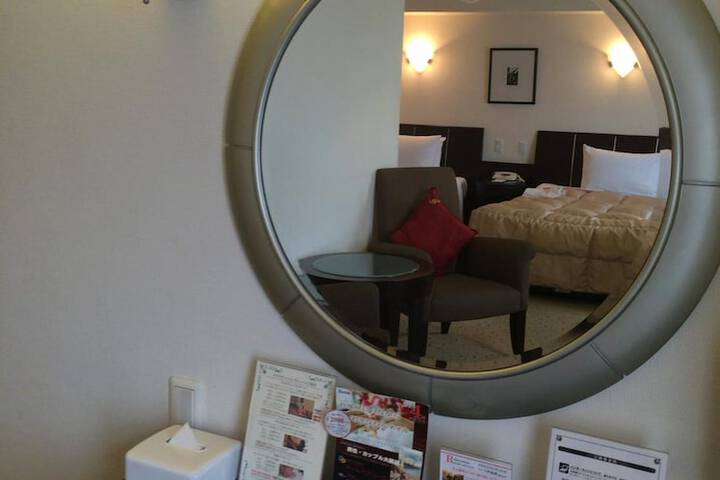 Room 25 of 103