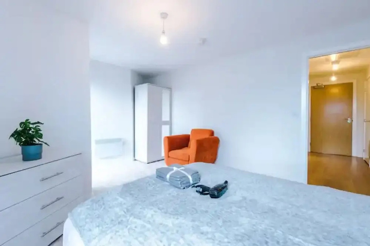 Room 11 of 11
