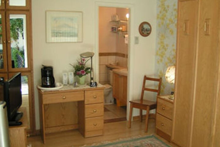 Room 4 of 15