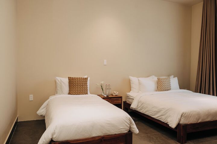 Room 8 of 34