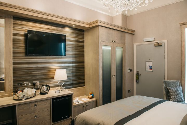 Room 28 of 71