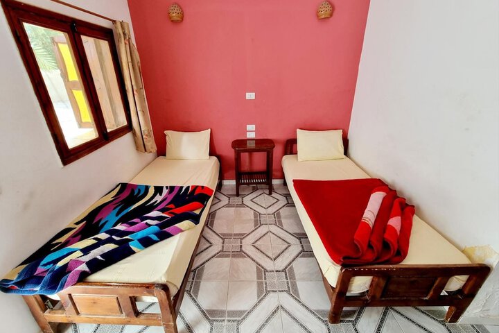 Room 13 of 33