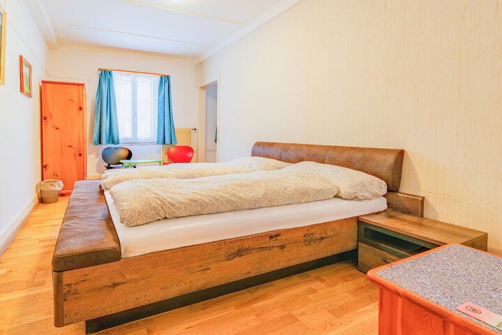 Room 6 of 37