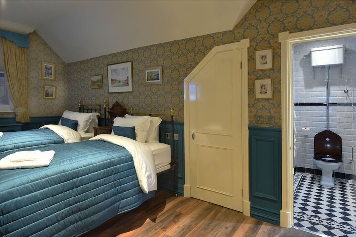 Room 13 of 42