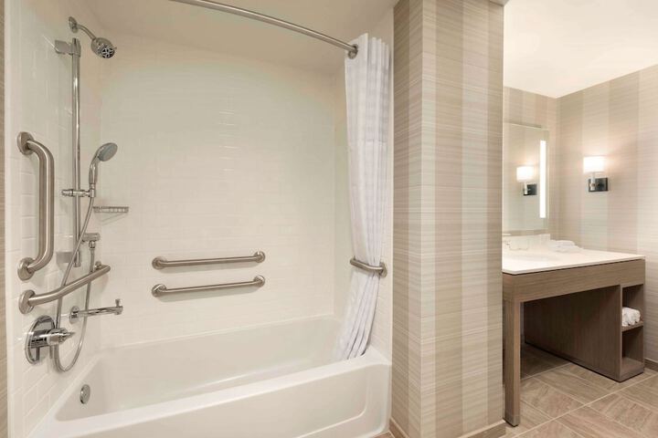 1 King Accessible Tub Studio Suite (5 of 12)