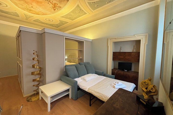 Room 9 of 20