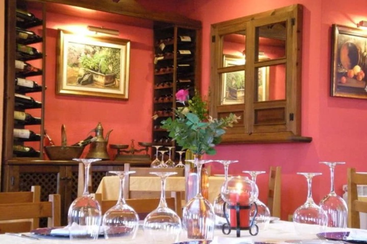Dining 40 of 68