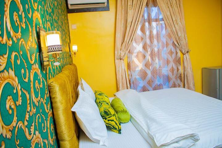 Room 3 of 10