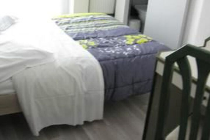 Room 11 of 28