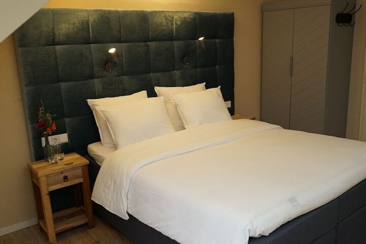Room 10 of 50