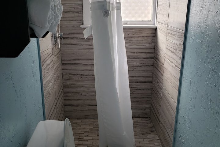 1 Bedroom Queen Bed (1 of 4)