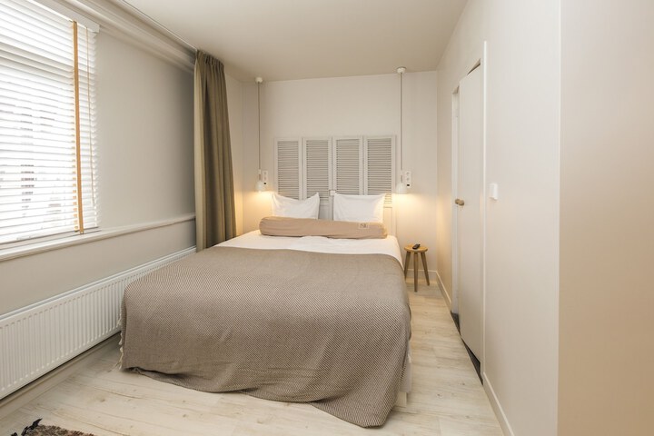 Room 32 of 60