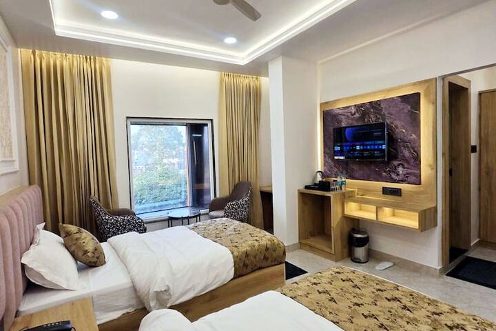 Room 30 of 103