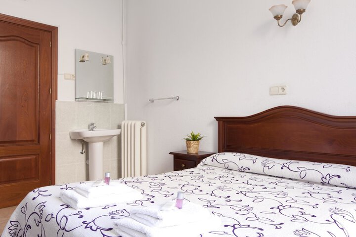 Room 4 of 38