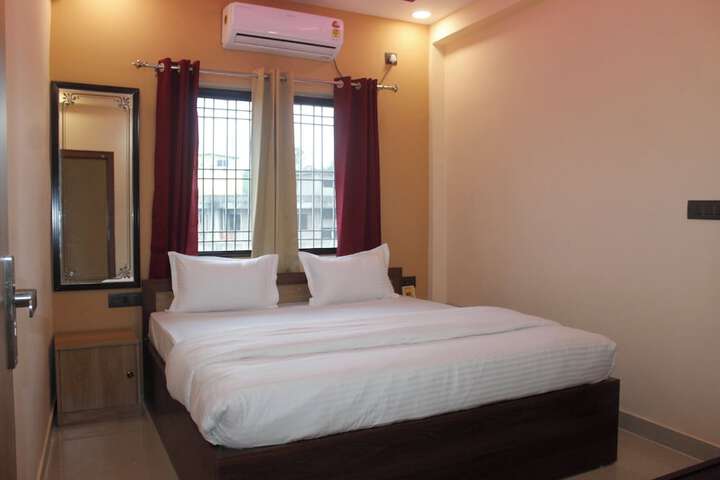 Room 10 of 14