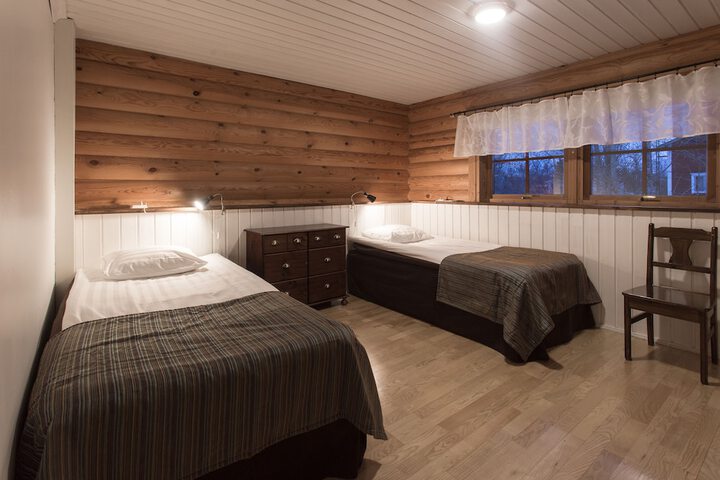 Room 5 of 16
