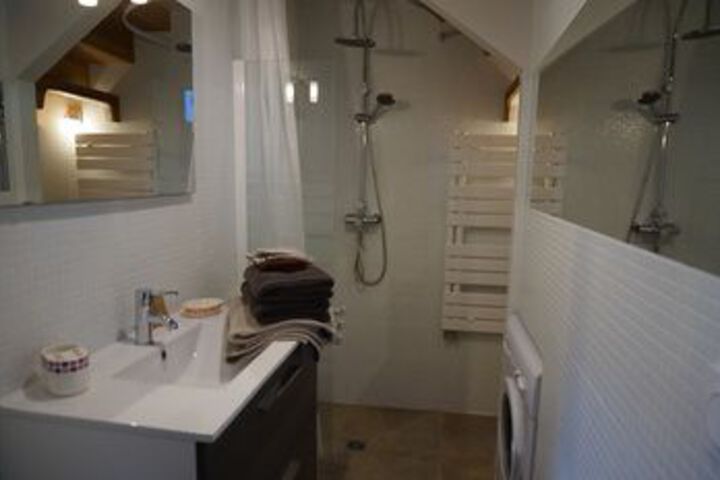 Room 2 of 85