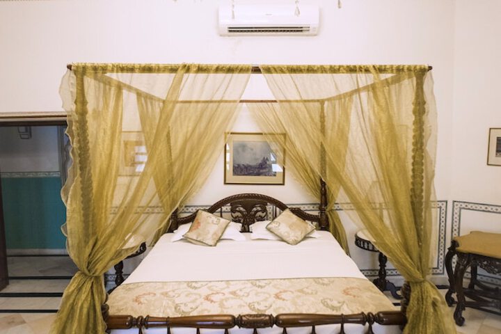 Room 8 of 70