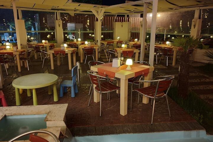 Dining 66 of 85