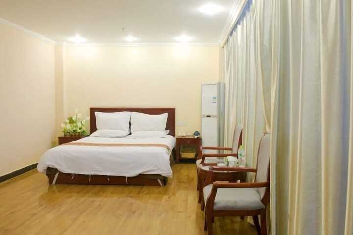 Room 13 of 72