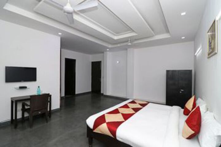 Room 9 of 19