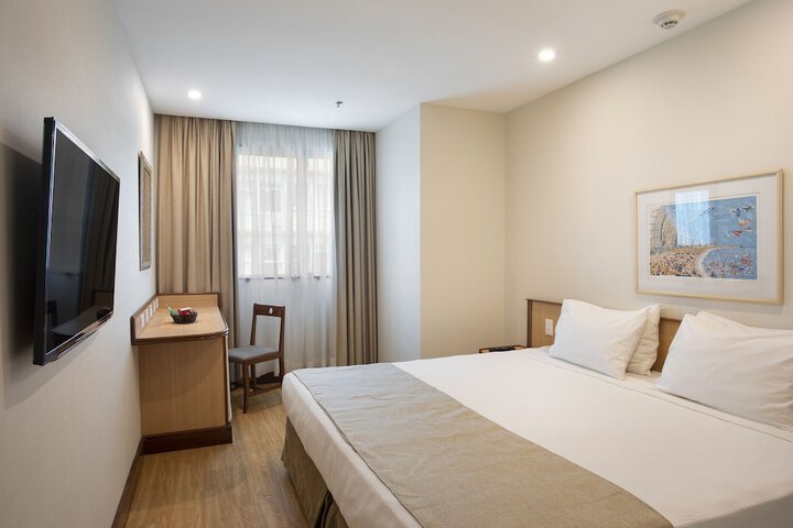 Room 32 of 57