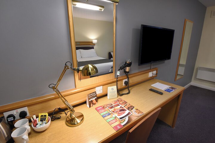 Room 7 of 24