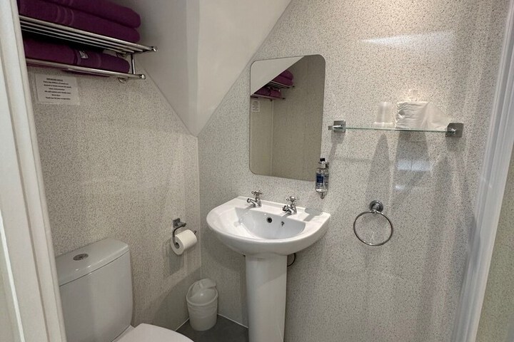 Room 146 of 193