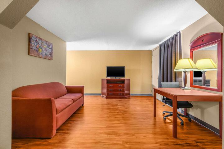 1 King Bed (2 of 2)