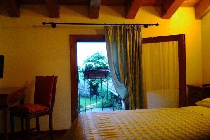 Room 10 of 60