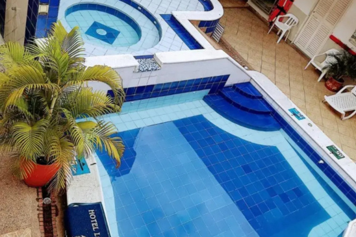 Pool 10 of 11