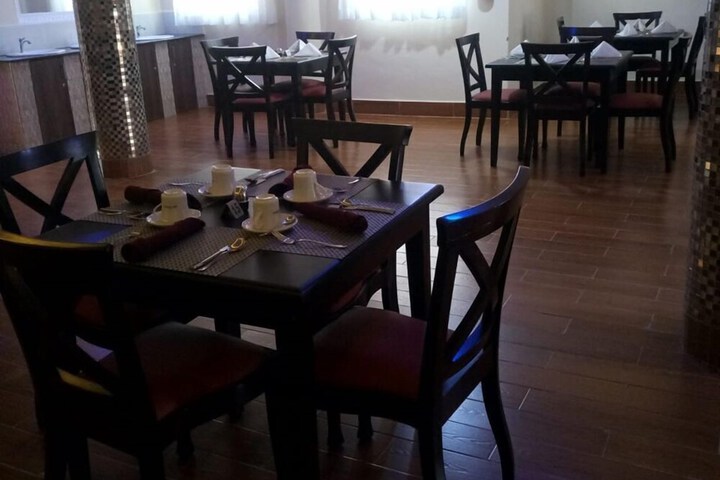 Dining 15 of 22