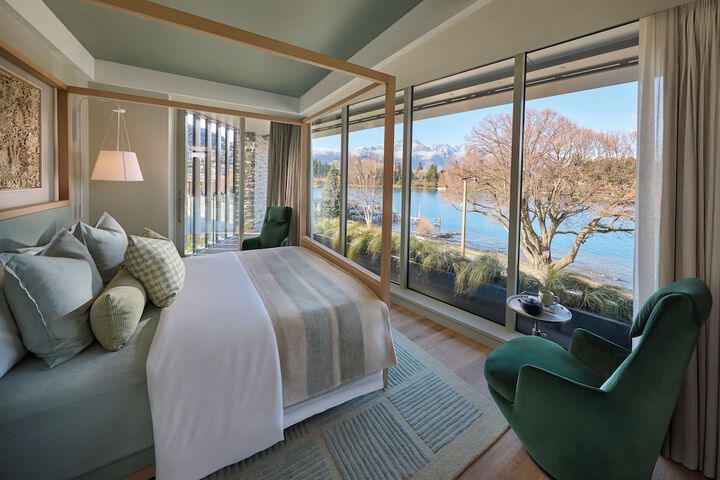 Room 4 of 20