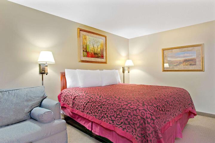 1 King Bed (3 of 8)
