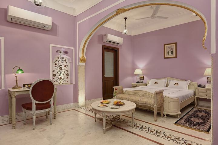 Room 19 of 84
