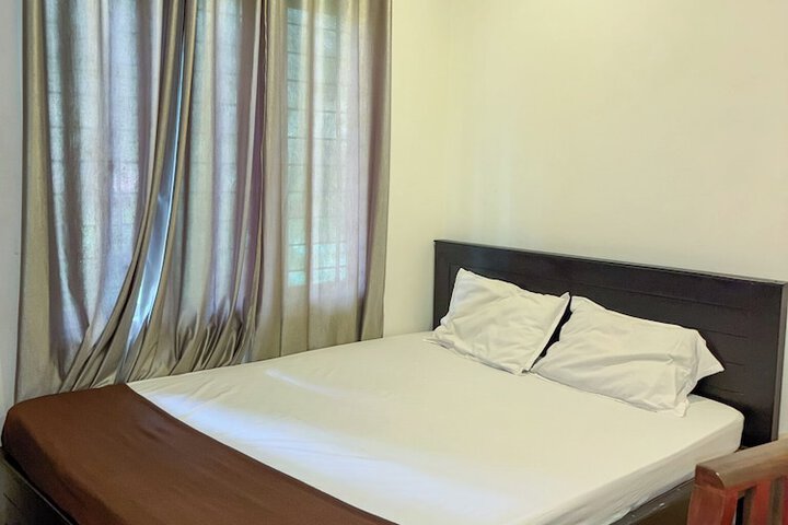 Room 4 of 9