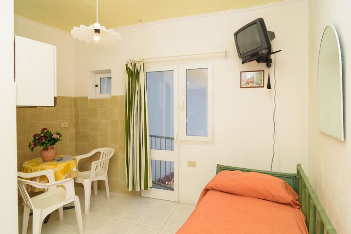 Room 8 of 73