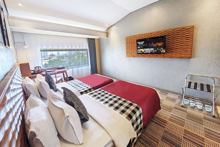 Room 28 of 66