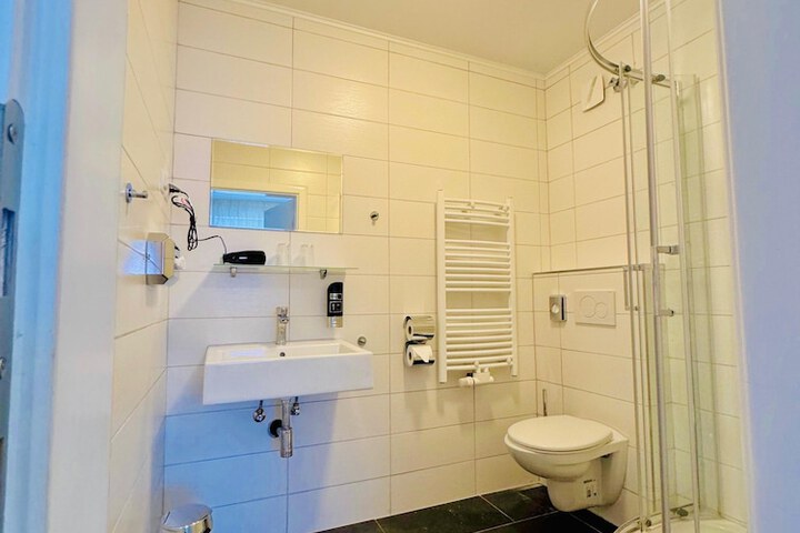 Room 20 of 34