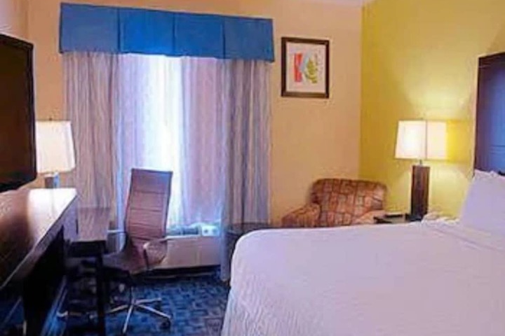 1 King Bed Suite (2 of 8)