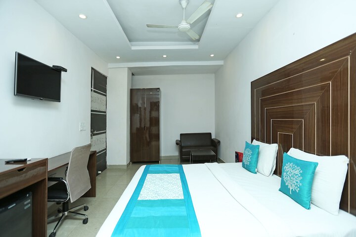 Room 12 of 30