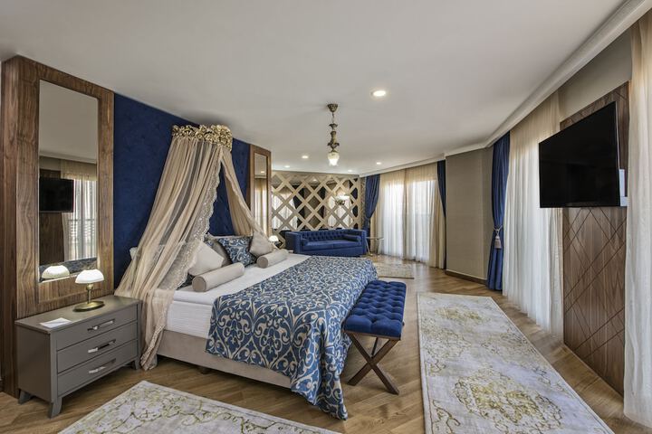 Room 8 of 40