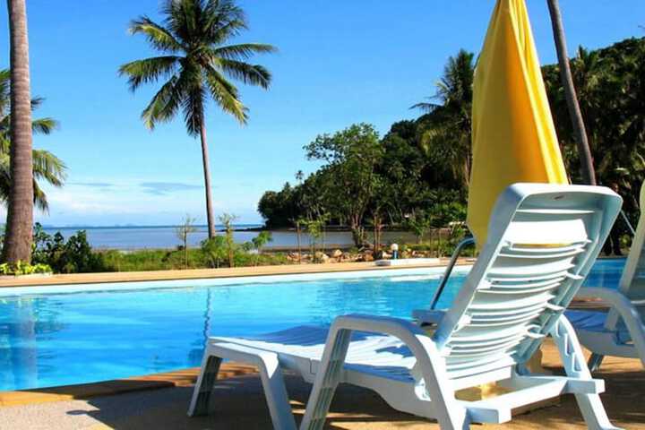 Hotel with Pool