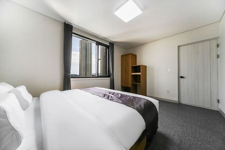 Room 9 of 66